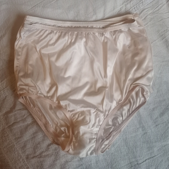 NWOT 4 Vanity Fair Underwear Panties - Picture 3 of 6